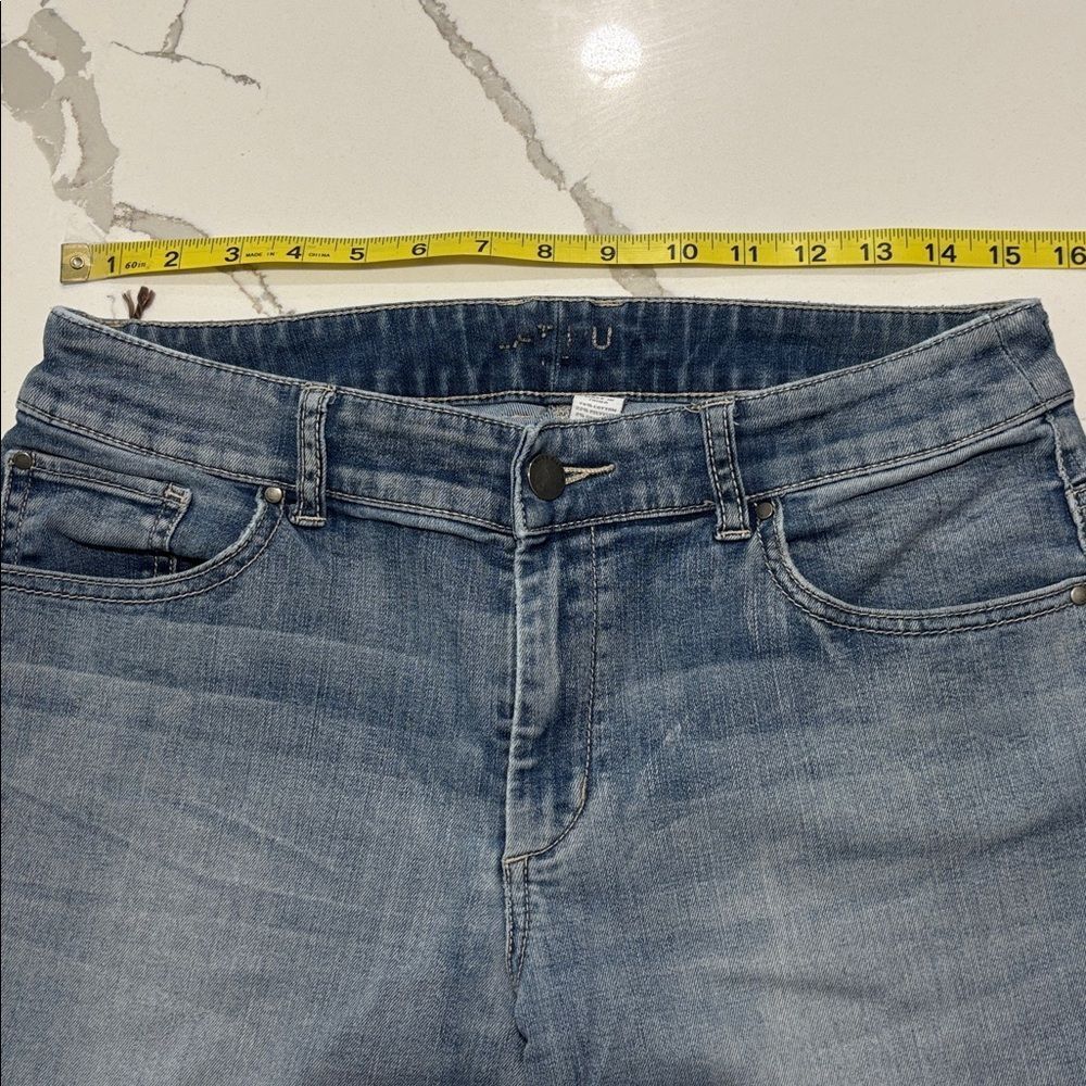 Chico’s Platinum Ultimate fit Tapered Distressed 0.5 Stretch Denim Blue Jeans - Picture 12 of 14